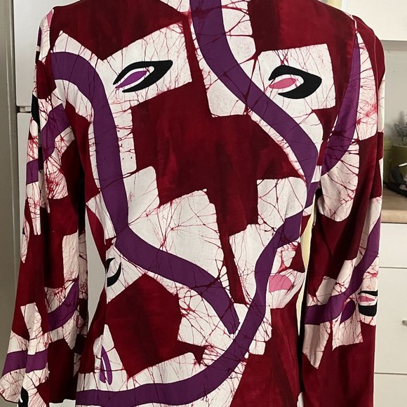 Stylish Women's Red and Purple Button-Up Top - Picture 9 of 13